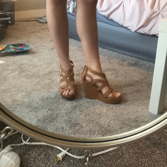 UOI Boutique Brown Wedges - Picture 5 of 11